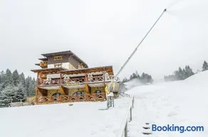 Chalet CrepDeChine Hotel - Image 5
