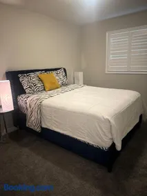 5-Bedroom Spacious Townhouse - Image 5