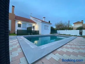 Apartamentos con piscina cerca playa - Image 1