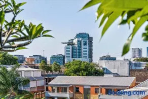 Redfern Penthouse - Stunning CBD views and Parking - Image 3
