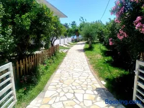 Sarantakis Apartments - Image 3