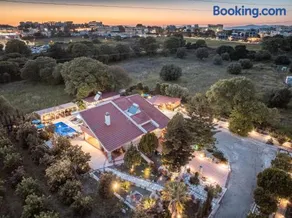 Artzy Villa - Image 1