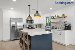 Modern Home with Pool Near ASU & Scottsdale - Image 1