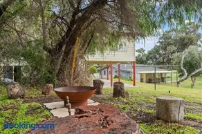 Spacious Beach Retreat 4BR 2BA Coastal Escape in Binningup - Image 1