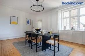 Spacious 3 Bedroom Apartment in Peaceful Area - Image 2