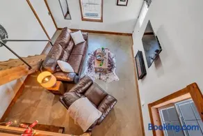 The Den at J-Barn - Secluded Retreat - Image 2