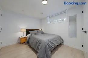 Modern Suite by Royal Alexandra Hospital l Free Parking WiFi Netflix - Image 3
