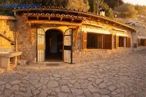 Cozy Chalet with Sea Views & Private Pool - Image 4
