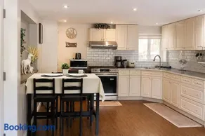 Cozy Coastal Retreat Close to Beach Park - Image 2