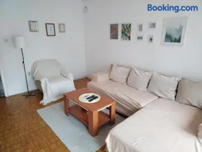 Holiday House - Image 3