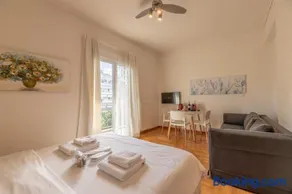 Top sightseeing 3rd floor studio on a paved road! - Image 1