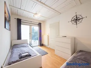 Monteurwohnung-mit-Terrasse-fuer-7-Personen-WLAN-TV-Kueche-Ahrensburg-Naehe-Hamburg-AGRP1204 - Image 3