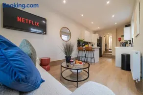 Luxury Boutique Suites Near City Centre - Image 2