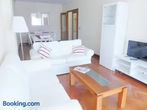 Apartamento luminoso, funcional y amplio en zona hospitalaria - Image 3