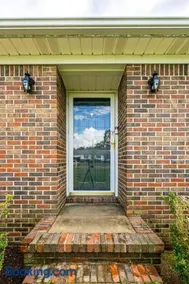NEW Fully stocked luxury home close to I65 and I72 - Image 3