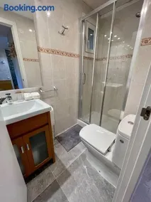 Acogedor Apartamento de 2 dormitorios con plaza de garaje - Image 3