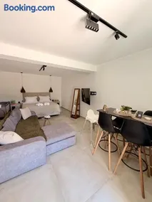 Apademia Comfort Studio 65sqm - Image 2
