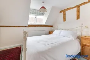 3 Bed in Woodbridge oc-acot - Image 5