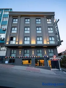 Comfort Point Three Hotel - Image 1