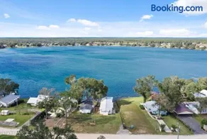 The Fifth Promise - A Cozy Lakehouse Retreat - Image 1