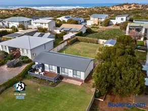 Shaka Seaside Retreat with Beach Access - Image 1