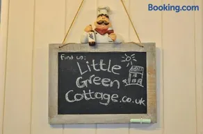 Little Green Cottage - Image 5