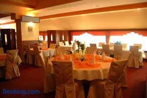 Hotel Zajazd Piastowski - Image 1