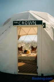 A Cozy Fireside Glamping Escape with Ridge Views - Image 1