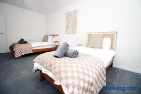 Modern Two BR | Free Parking - Image 5