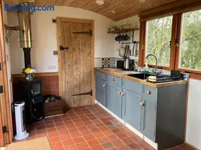 Stowford Railway Carriages - Image 4