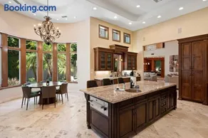 8BR Phoenician Mansion w/ Hot Tub&Pool-Heat Avail! - Image 1