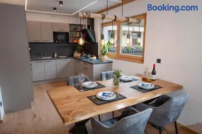 Modern apartment with mountain views - Image 3