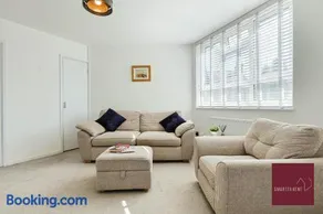 Teddington One Bedroom Flat Parking - Image 3
