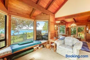 Escape to Saratoga Lodge: Private Dog Friendly Cabin with Sauna Near the Beach and Mountains - Image 4