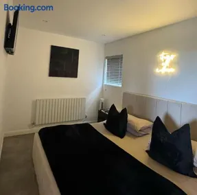 Terfyn Hall aquarium apartment 1 - Image 3