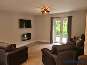 Modern 2 bedroom Apartment with River views - Image 1