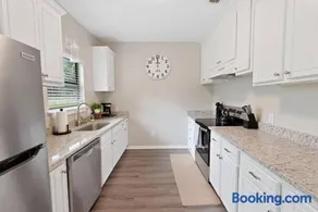 Spacious Country Living with Bright Stars! - Image 2