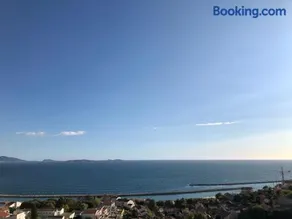Superbe terrasse avec vue panoramique sur la mer - Image 1