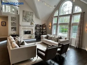 East Hampton Beach Retreat - Image 1