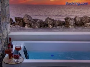 Omorphi Seaside Villa - Image 3