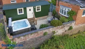 Riverside Shepherd’s Hut with Hot Tub - Image 1