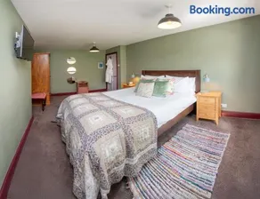 2-Bed Village Country Cottage with Free Parking and Pub - County Durham - Image 4