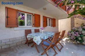 Apartments Bugenvilia I Near Beach & Private Parking - Image 4