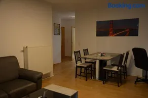 Exklusive Wohnung mit Garten - Image 3