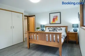 Hurstwood Cottage where beach and bush combine - Image 3