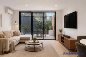 Beautifully Styled Apartment in St Kilda East - Image 3