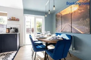 Railway House - Central Warrington - Sleeps 6 - Image 3