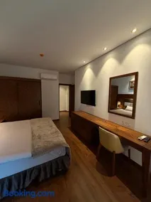 Dreamland Oasis One Bedroom on 10th Floor with Sea & Mountain Views - Image 1