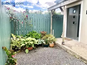 Swallow's Rest Garden Apartment - Image 5