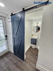 The Hideaway DT Orlando Tiny Home w Free Parking - Image 3